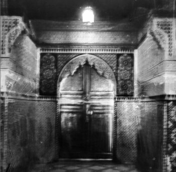 OLD BW OF DOOR - BW 10